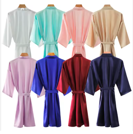 6 Bata satinada para dama (Diferencia estampado )