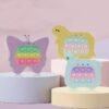 H93f0d40c9fe340468f578a3a5a476583E POPYS – Juguete Sensorial Antiestrés Pop-It Electrónico para Niños